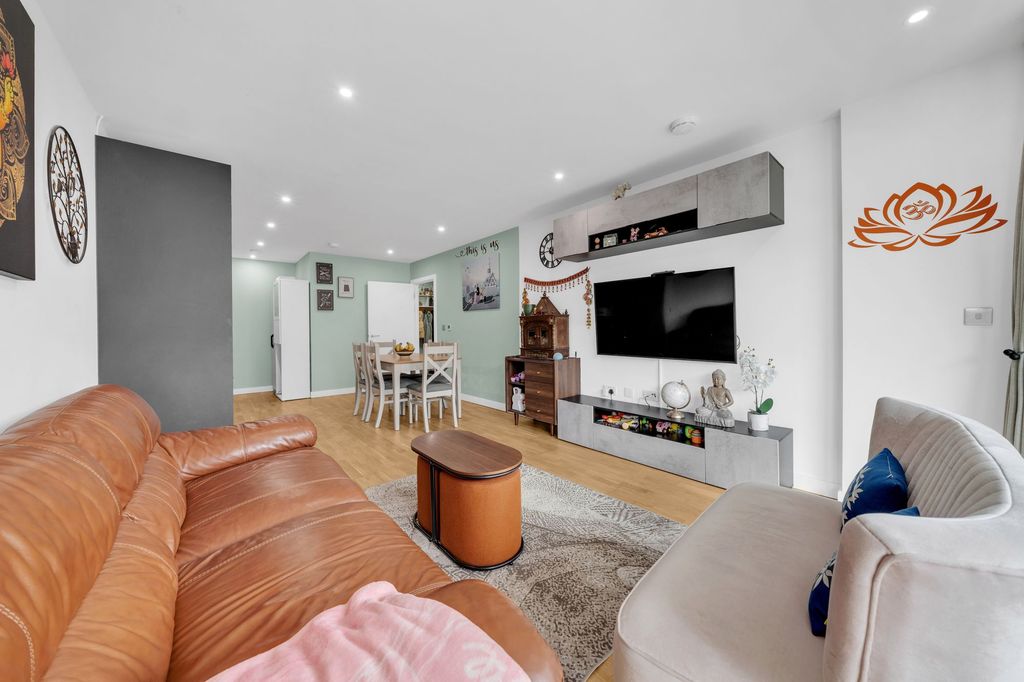 Property photo 2 of 19
