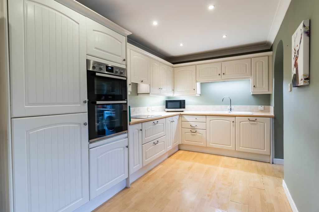 Property photo 3 of 24 Kitchen