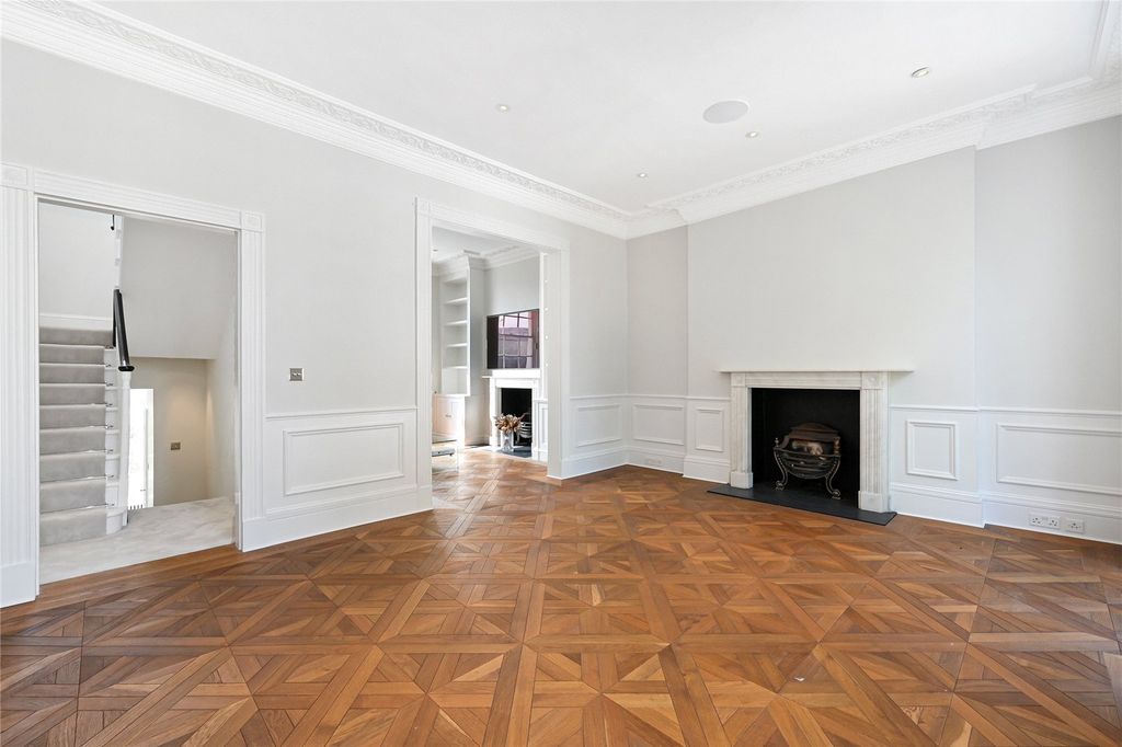 Property photo 3 of 18 Reception