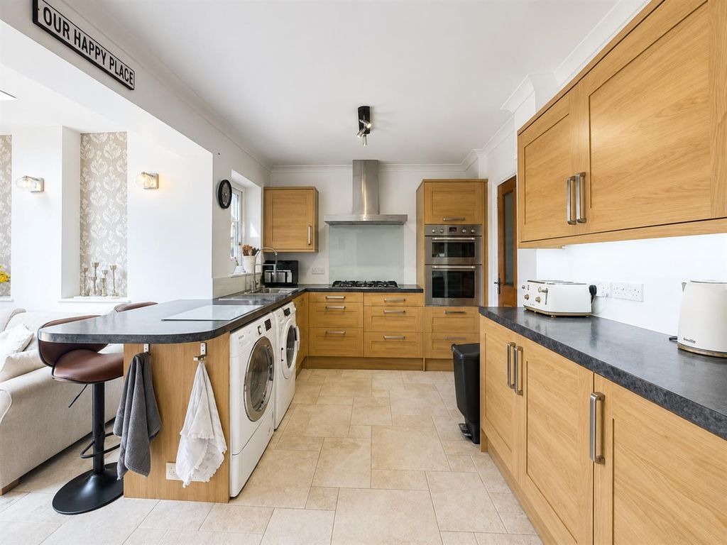 Property photo 3 of 15 Kitchen