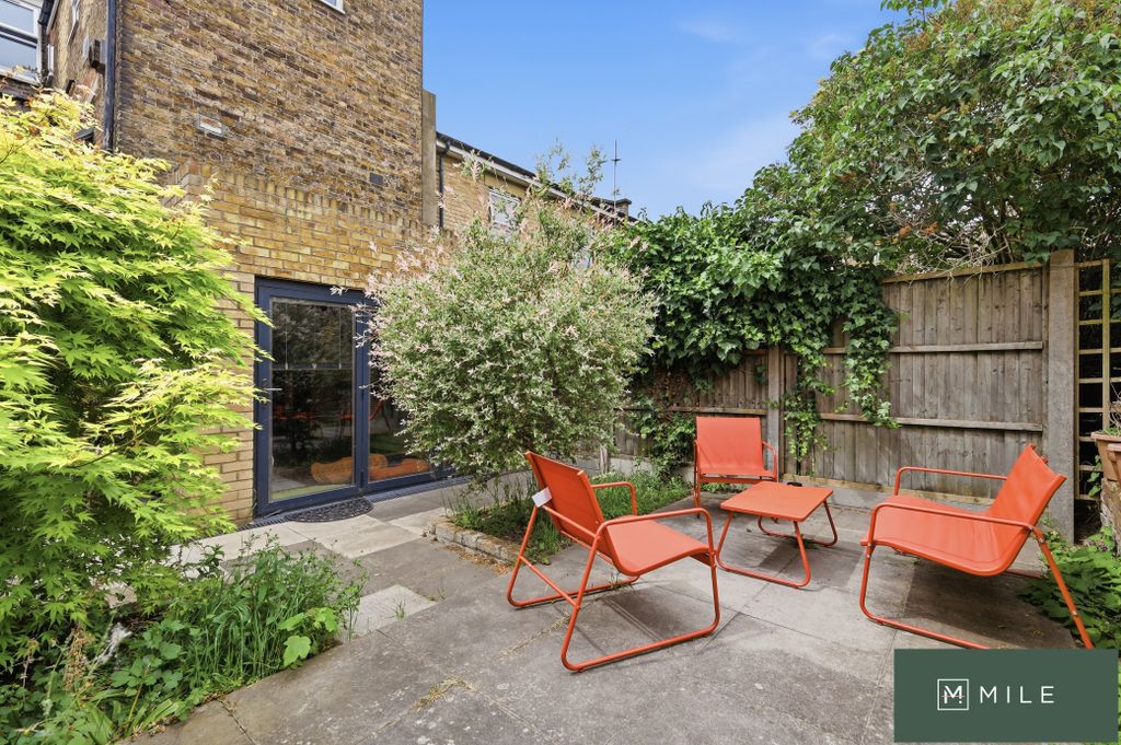 Property photo 2 of 11
