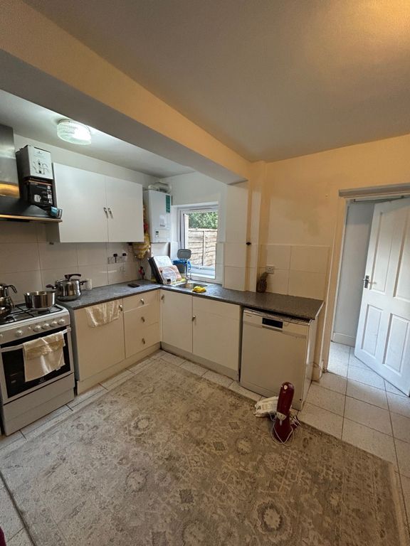 Property photo 2 of 10 Kitchen