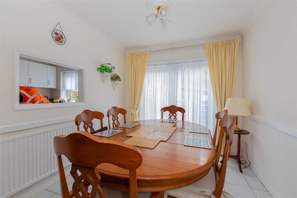 Property photo 3 of 14 19 Mercian Way-7.Jpg