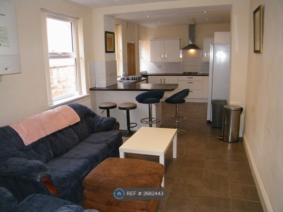 Property photo 2 of 9 Lounge/Kitchen