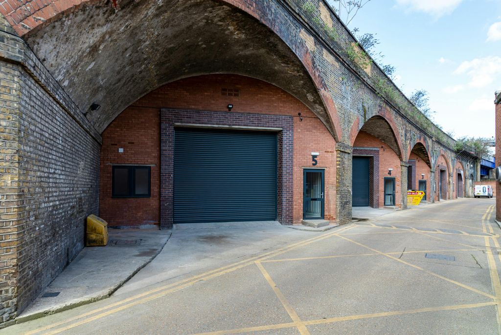 Property photo 3 of 12 Bermondsey Arches  May 2313.Jpg