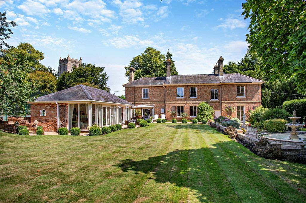 Property photo 1 of 26 Glatton House