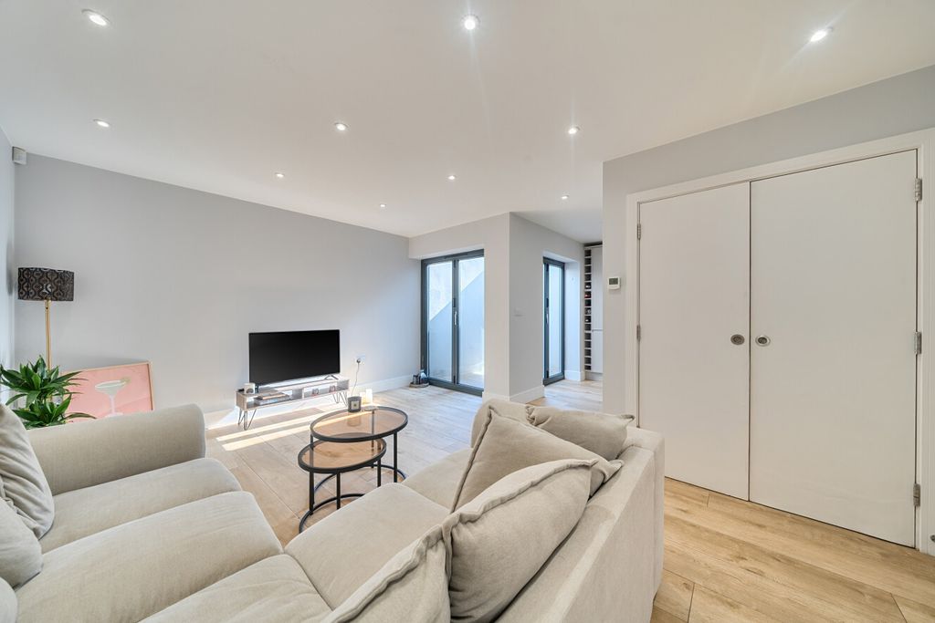 Property photo 1 of 13 1431223-15-69Bc0F...