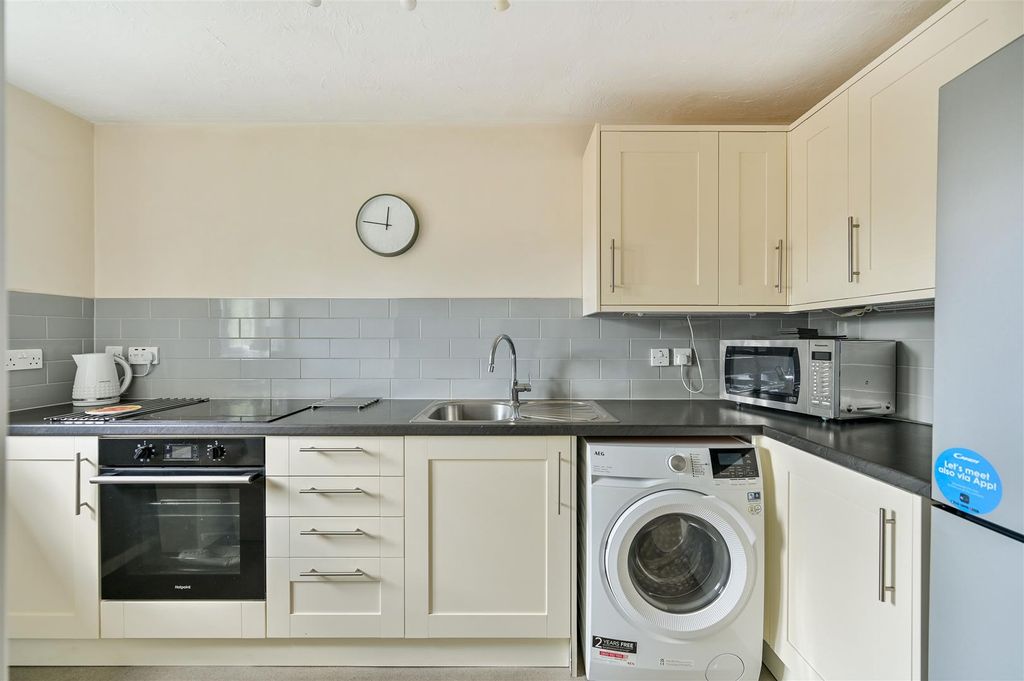 Property photo 3 of 14