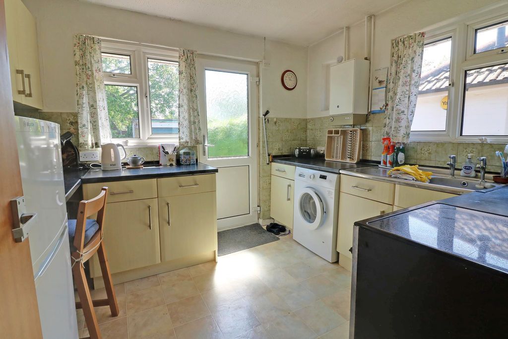 Property photo 3 of 15 Kitchen