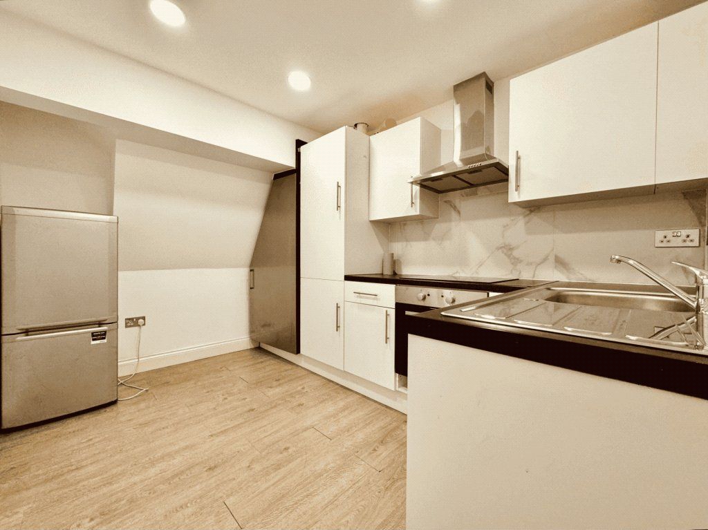 Property photo 3 of 5 Studio