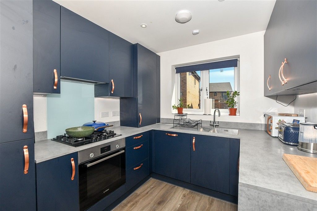 Property photo 3 of 11 Kitchen