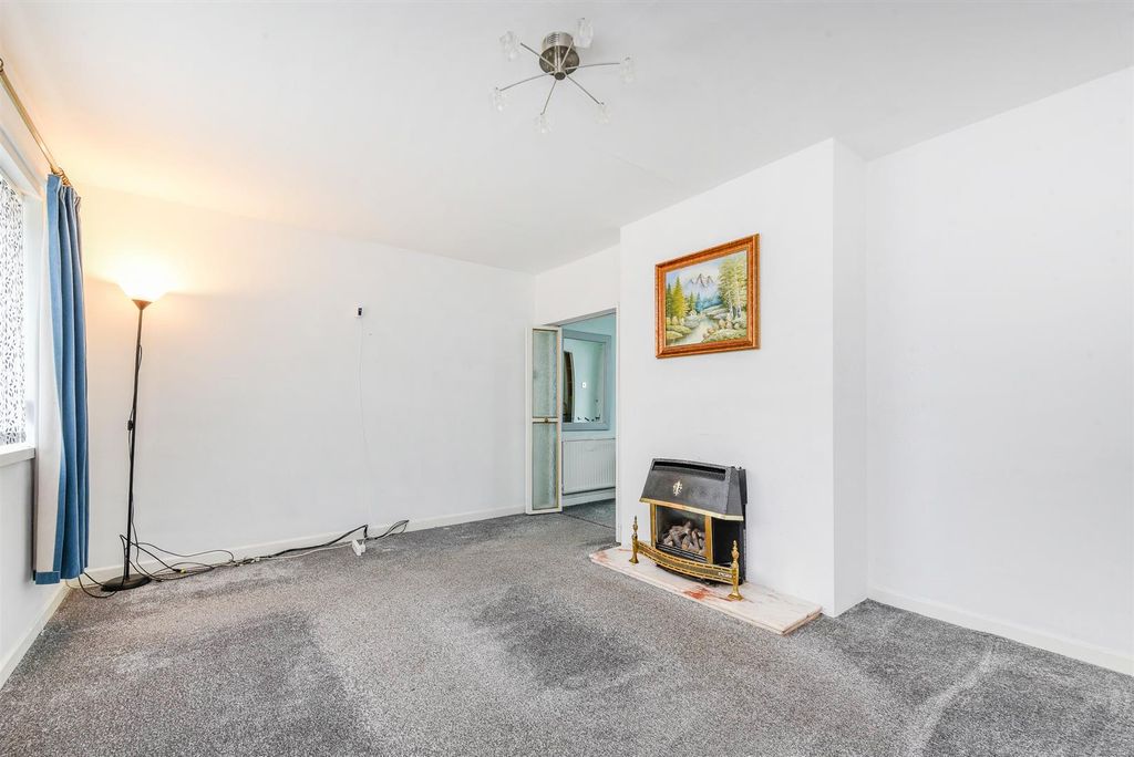 Property photo 3 of 22 Lounge