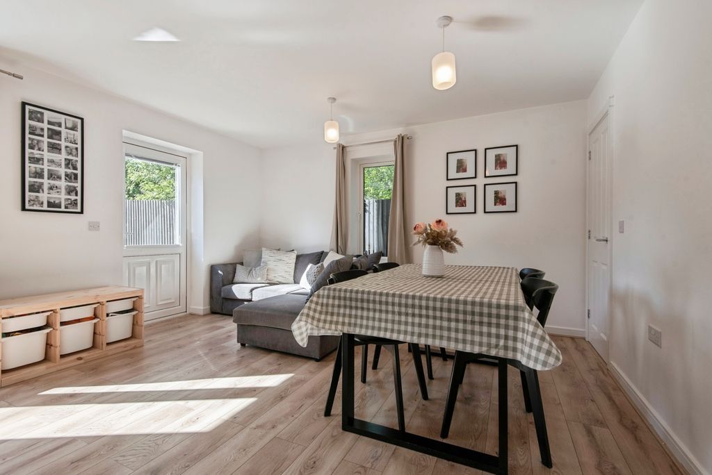 Property photo 3 of 16 Pbox-Img.Jpg