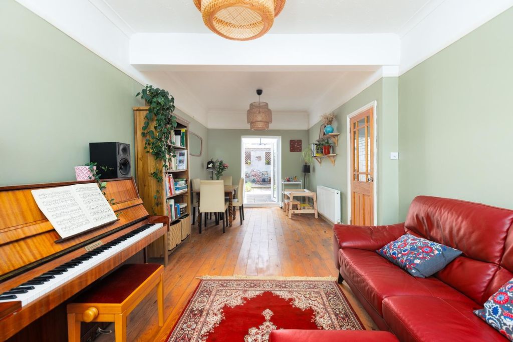 Property photo 3 of 20 12 Chapel Road, Bs5-17.Jpg