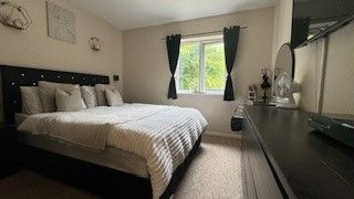 Property photo 2 of 6 Bedroom