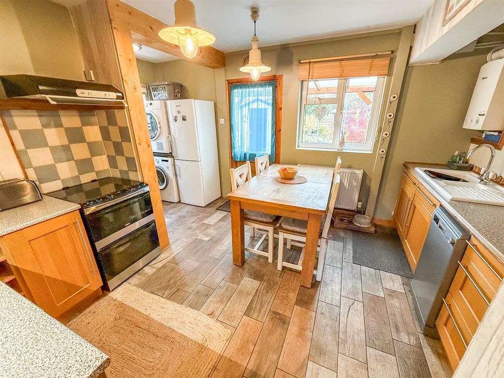 Property photo 3 of 28 Kitchen