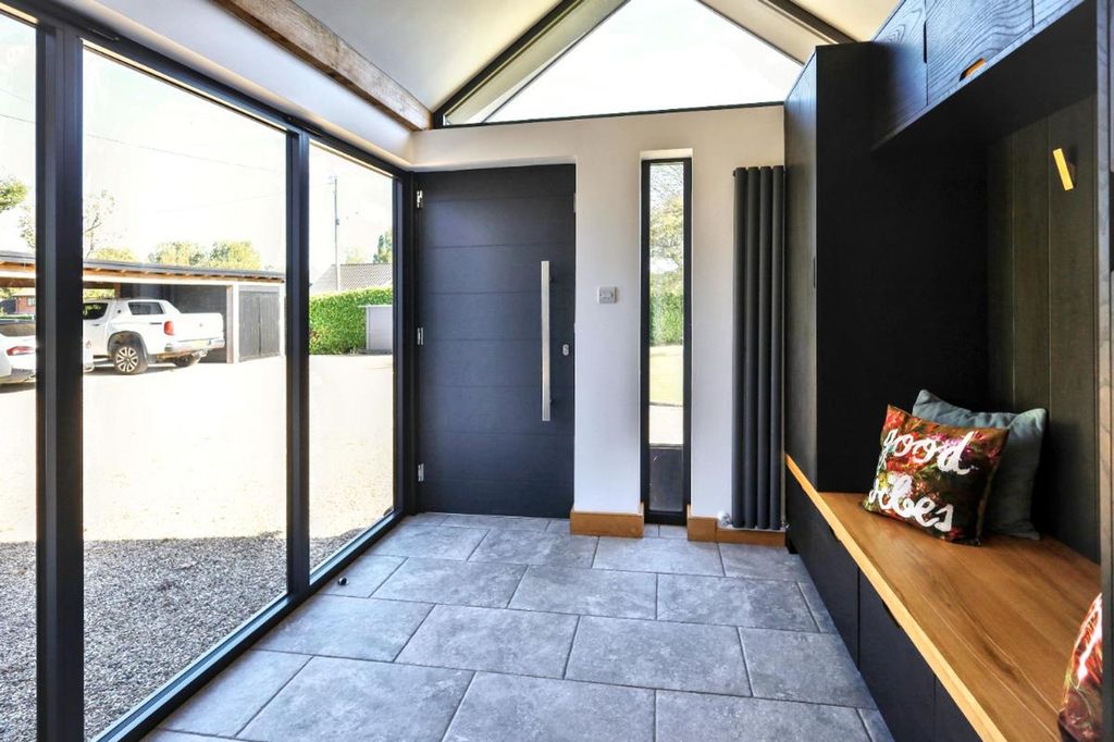 Property photo 2 of 33