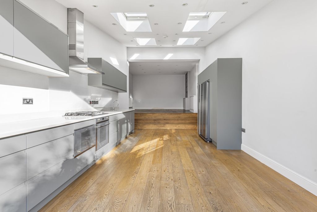 Property photo 2 of 20 4