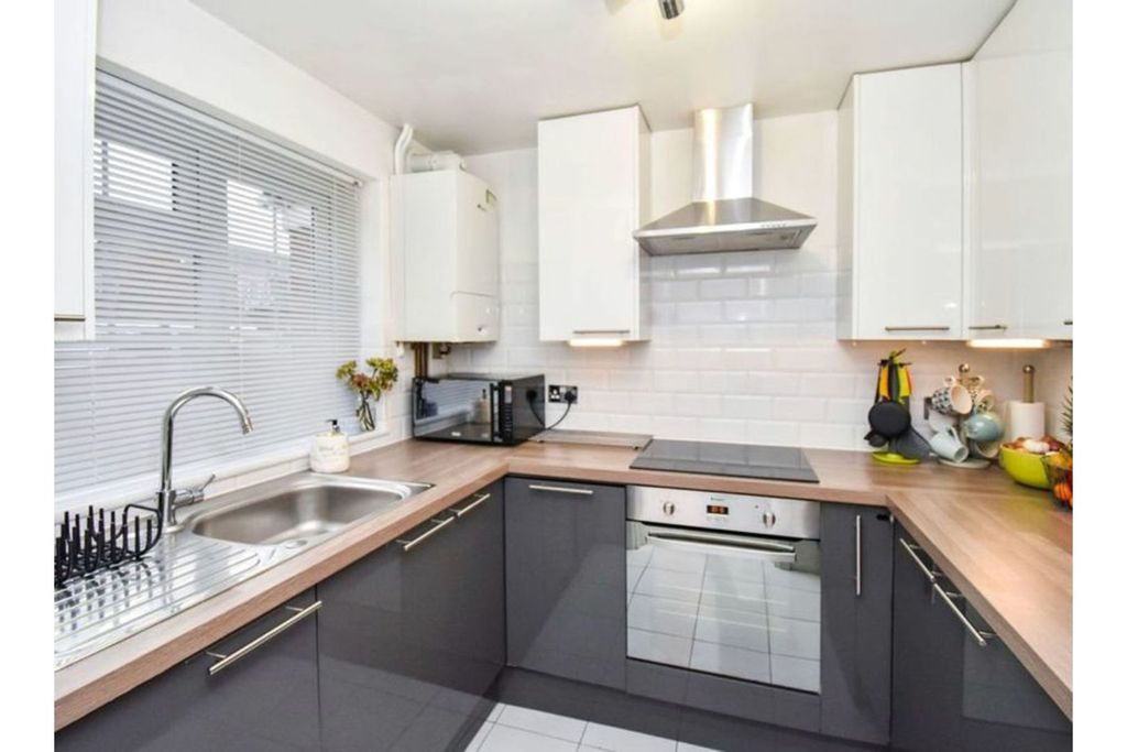 Property photo 2 of 11