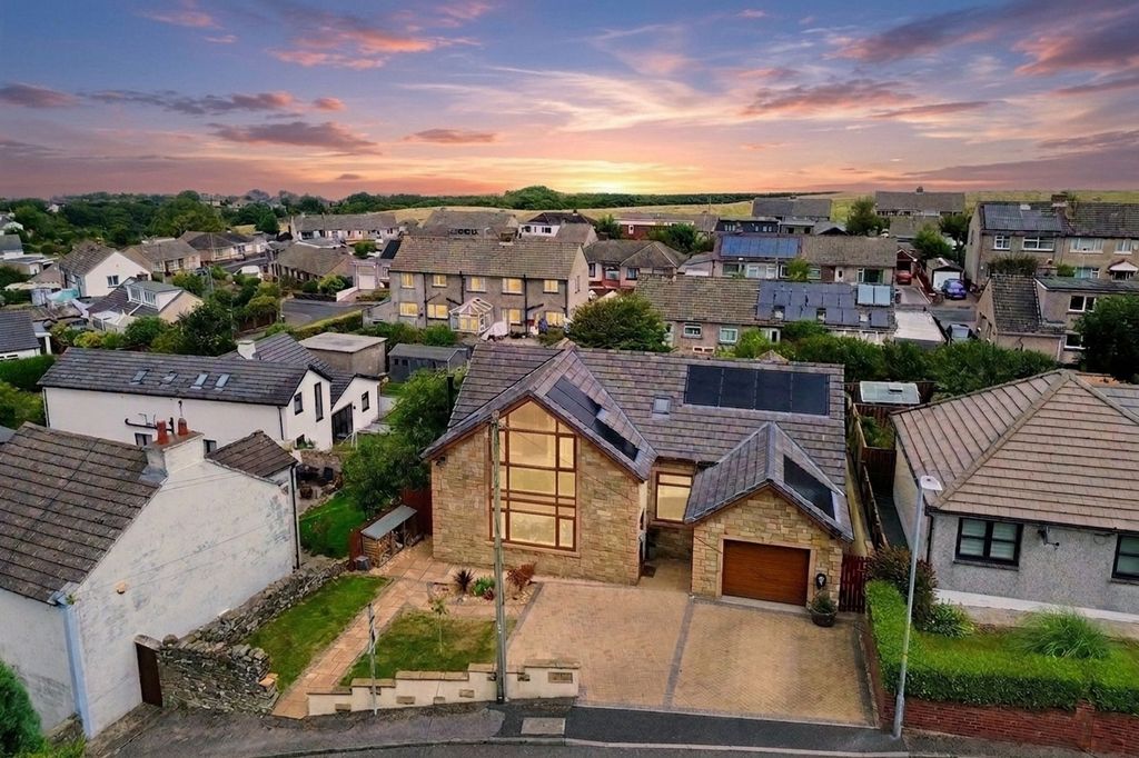 Property photo 1 of 33