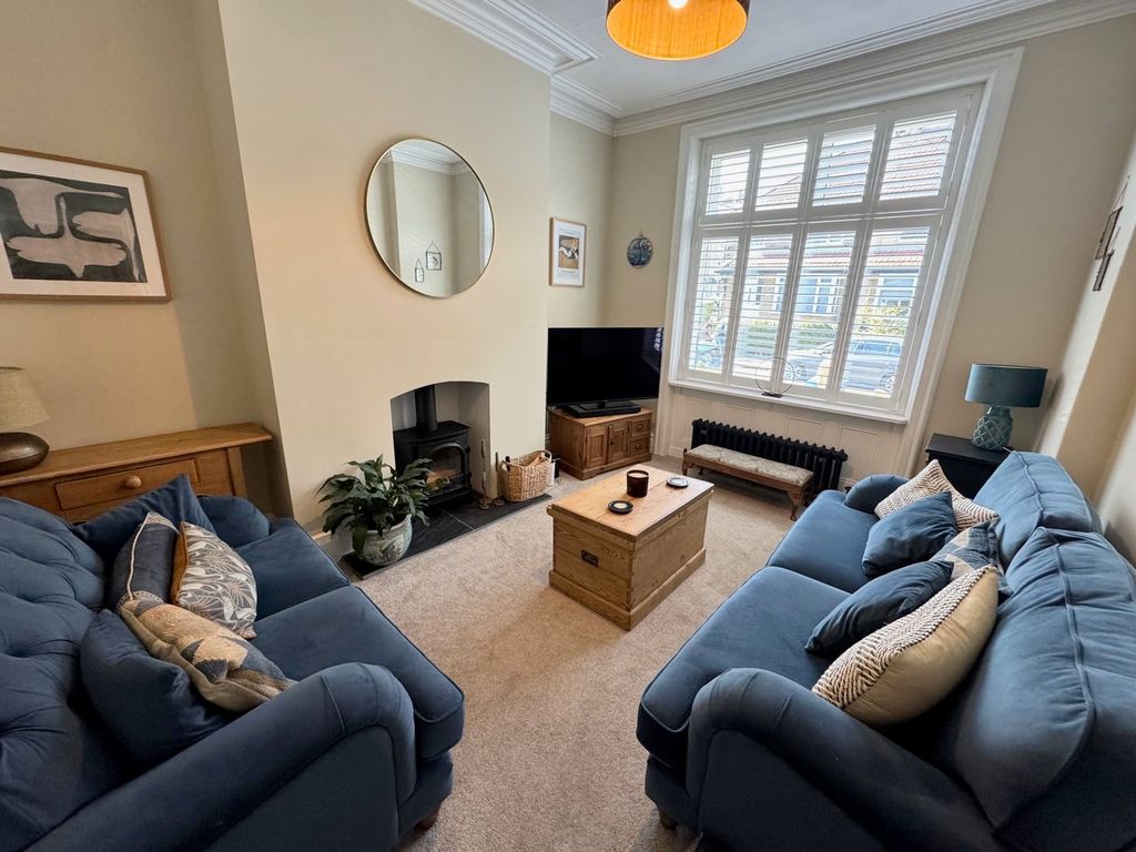 Property photo 2 of 27
