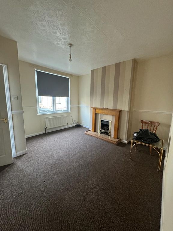 Property photo 2 of 5 Living Room