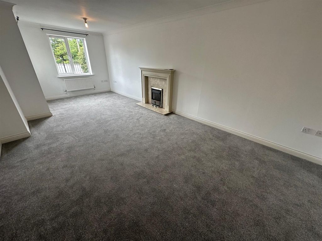 Property photo 2 of 11 Lounge.Jpg