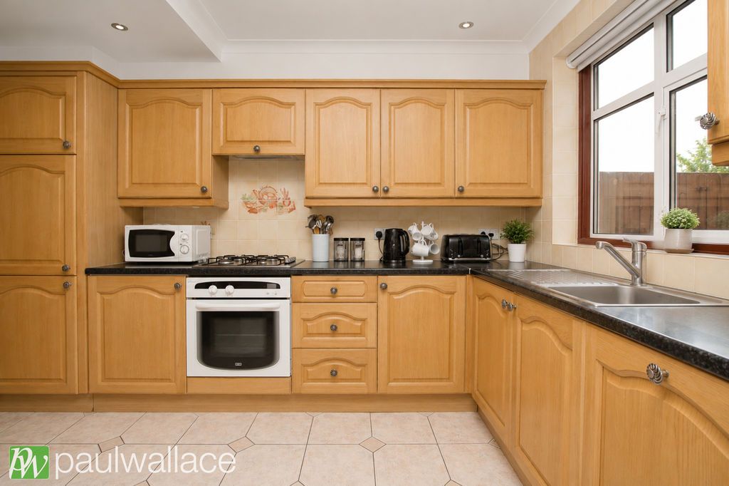 Property photo 3 of 15 Kitchen