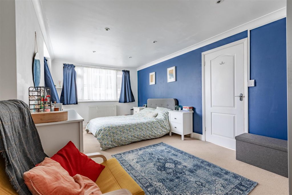 Property photo 3 of 12 Bedroom