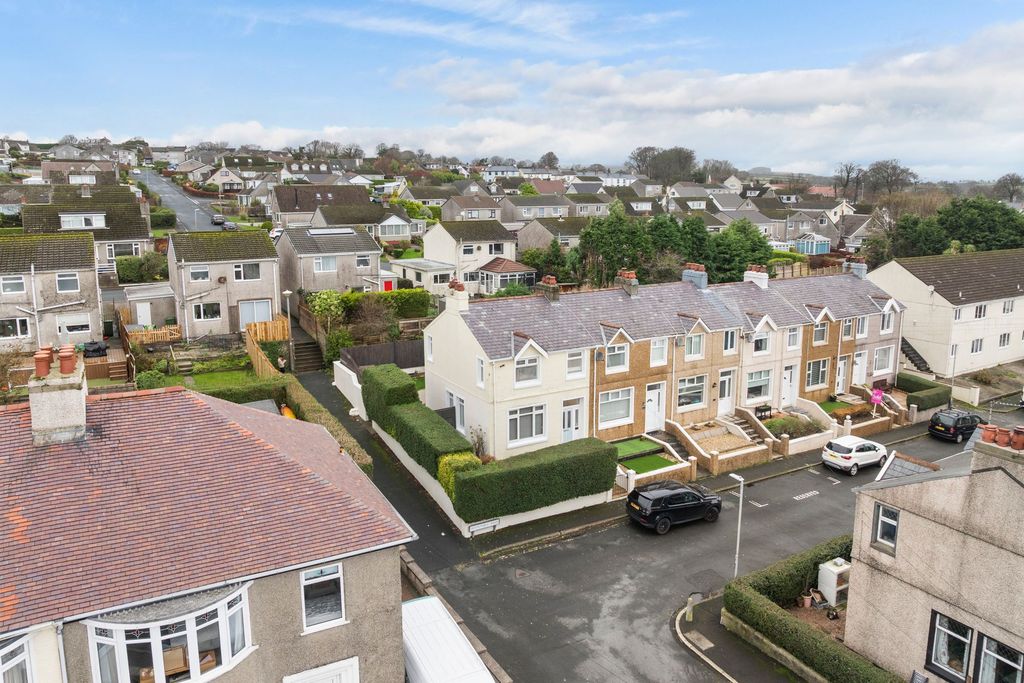 Property photo 3 of 27