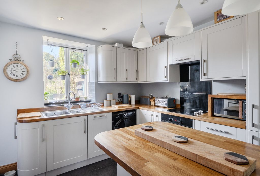 Property photo 2 of 21 1448518-12-69F1c7...