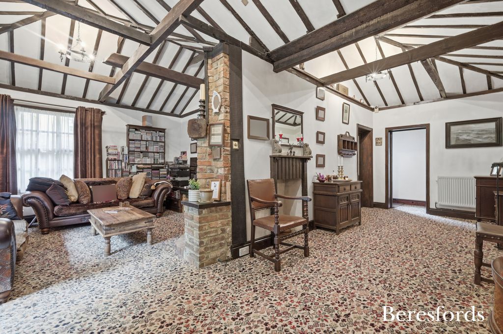 Property photo 3 of 37 Picture No. 23