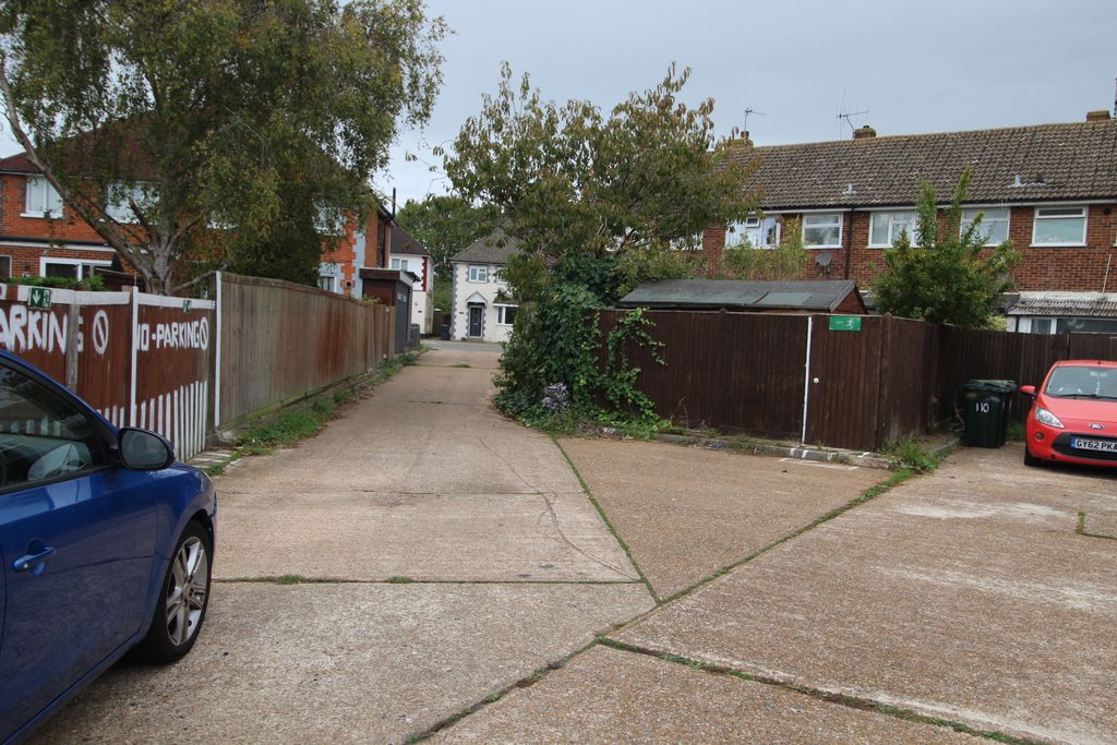 Property photo 3 of 4 Drive Out