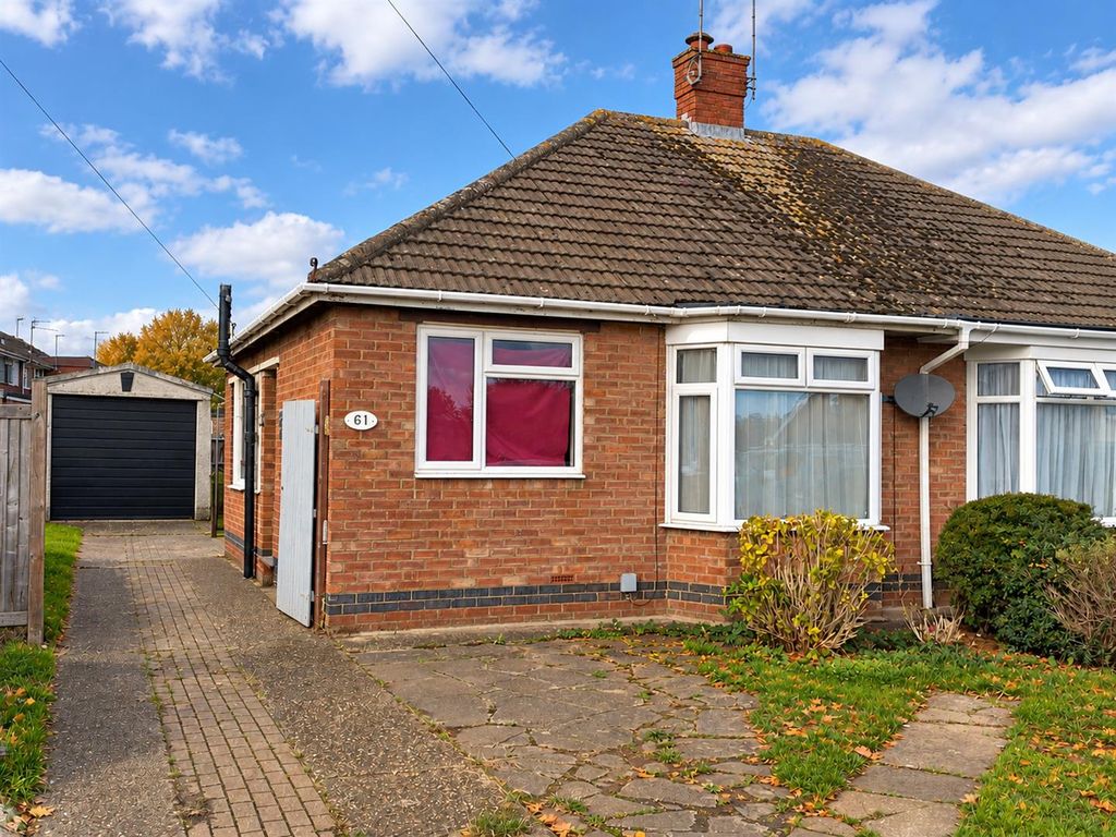Property photo 1 of 7 Autumn Bungalow With Garage And Garden.Png