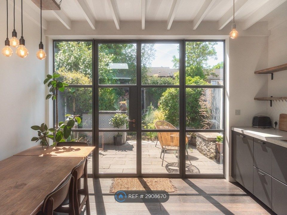 Property photo 1 of 11 Kitchen