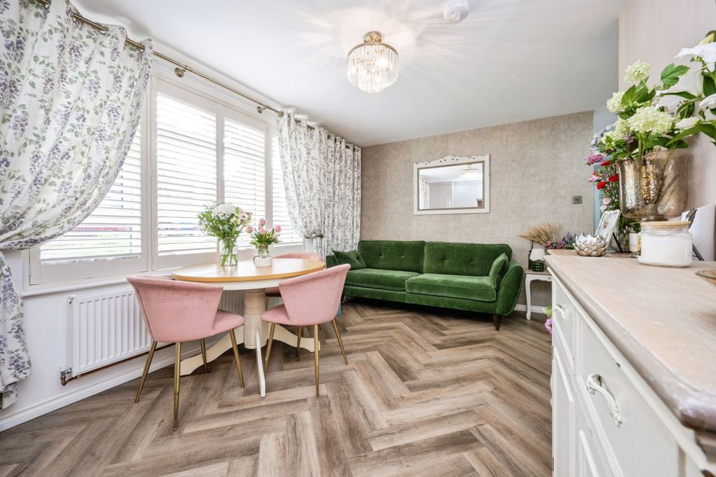 Property photo 2 of 16 Akl_0582