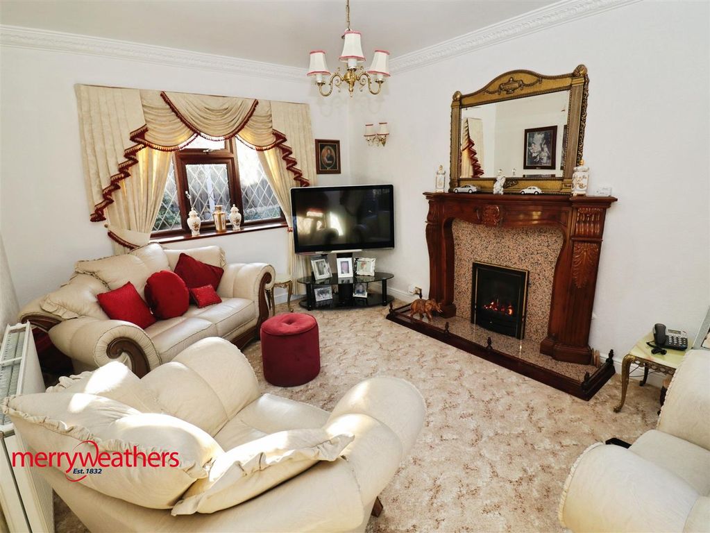 Property photo 3 of 19 Lounge