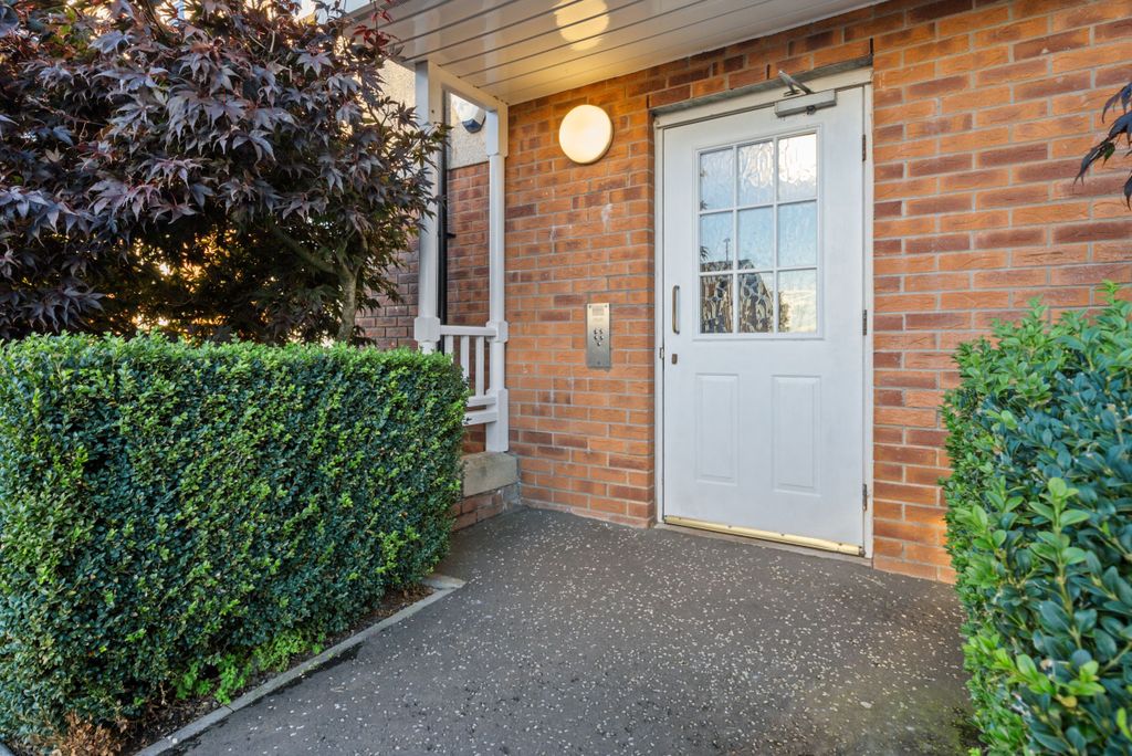 Property photo 2 of 32