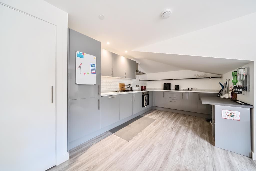Property photo 2 of 10 Kitchen
