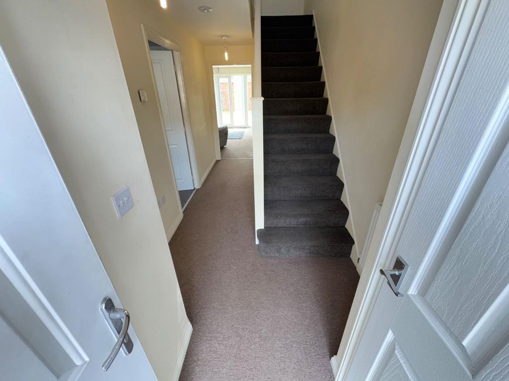 Property photo 3 of 21 Hall