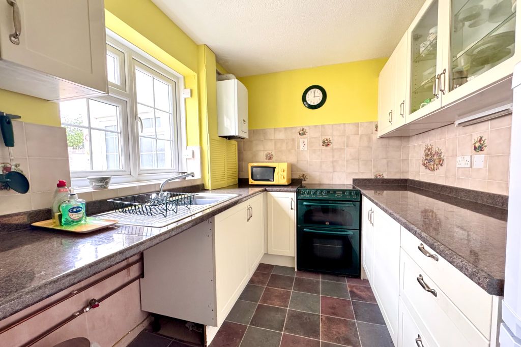 Property photo 3 of 9 Kitchen