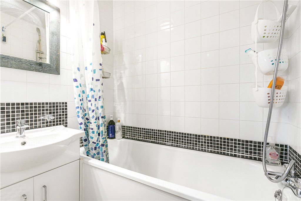 Property photo 3 of 12 Bathroom