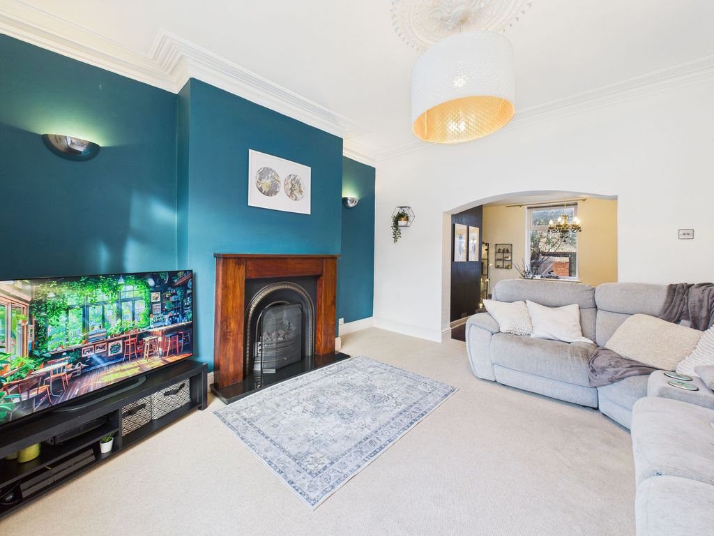 Property photo 2 of 11 Lounge