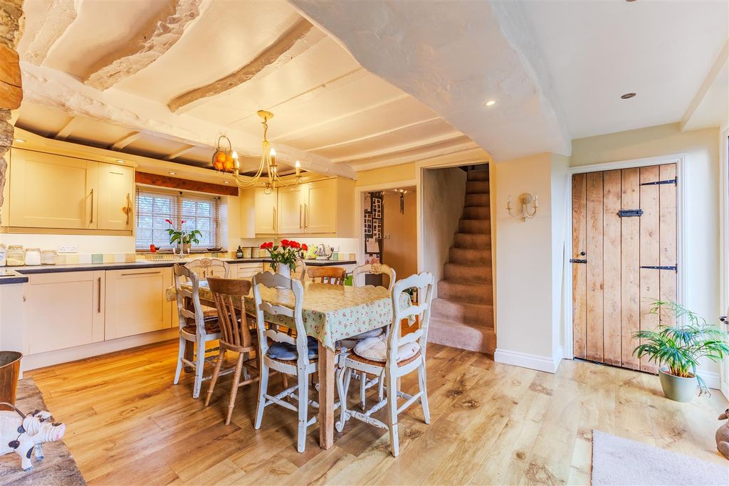 Property photo 3 of 18 Kitchen Breakfast Room