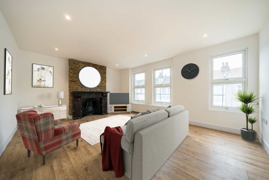 Property photo 1 of 8