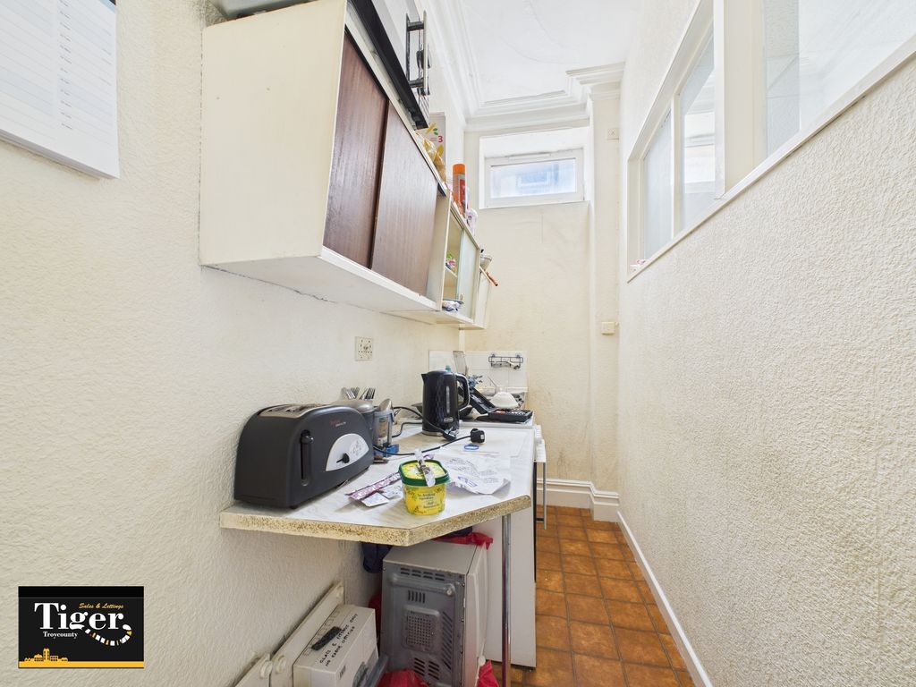 Property photo 3 of 27 Cam02176G0-Pr0560-Still006