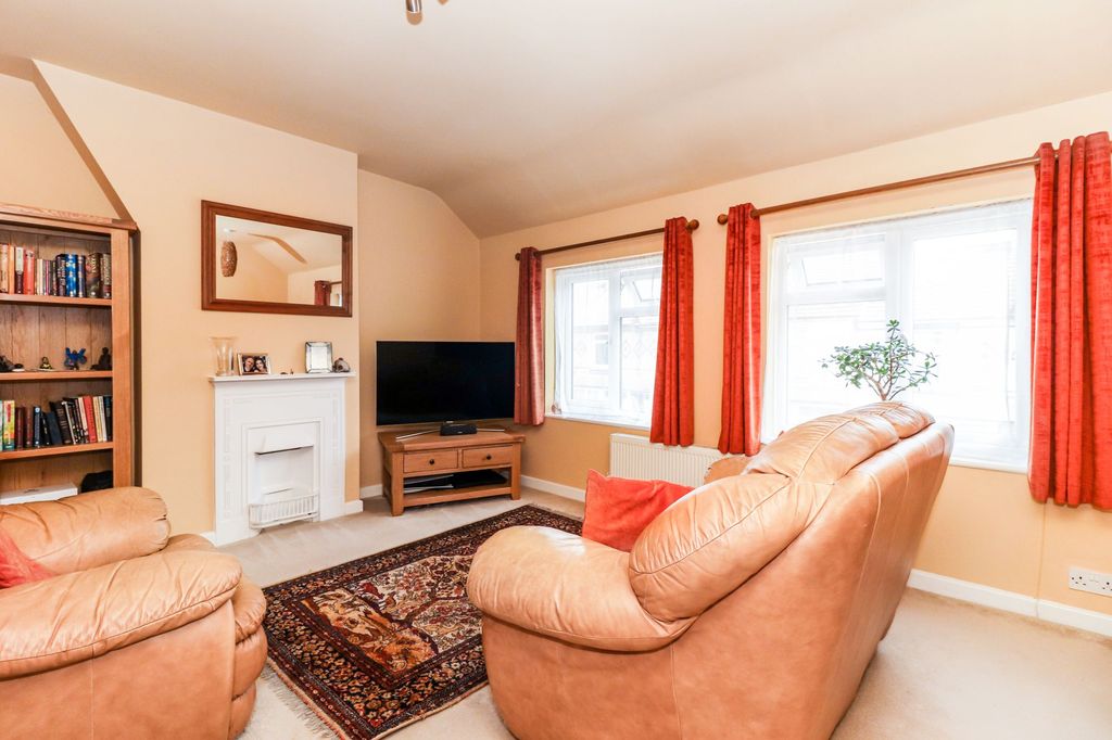 Property photo 2 of 9
