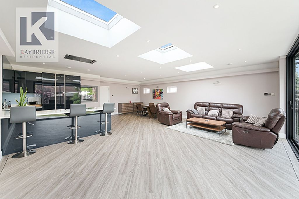 Property photo 3 of 13 Tealing Drive, Epsom