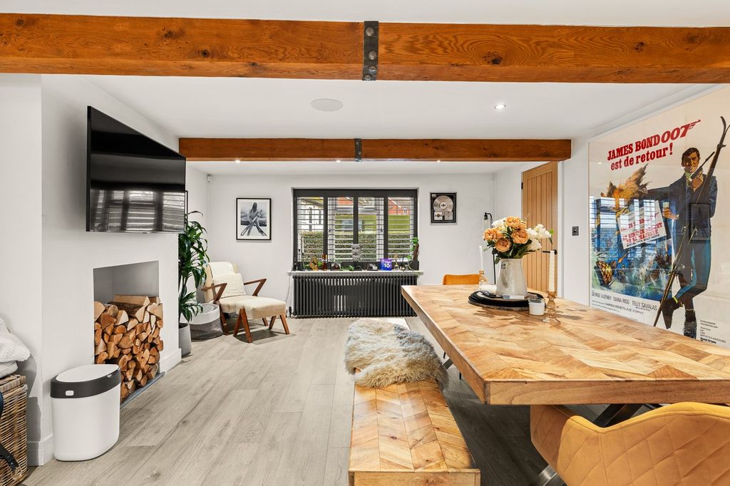 Property photo 2 of 30