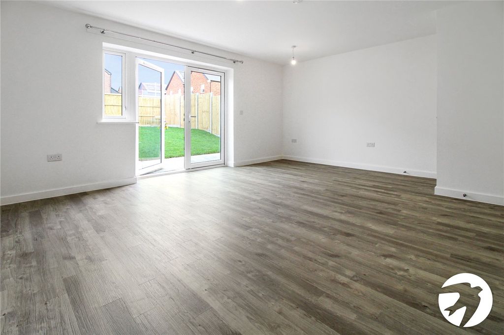 Property photo 3 of 14 Lounge